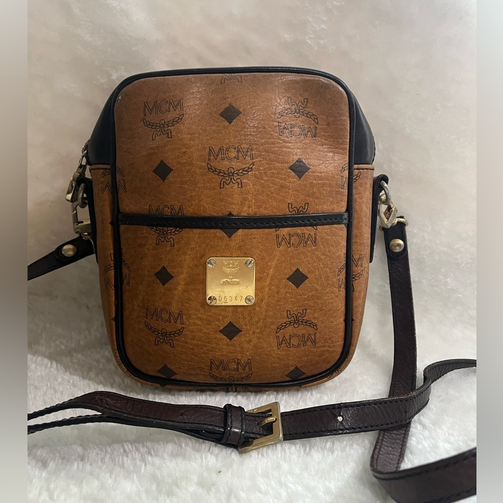 MCM VINTAGE COGNAC VISETOS SLING BAG